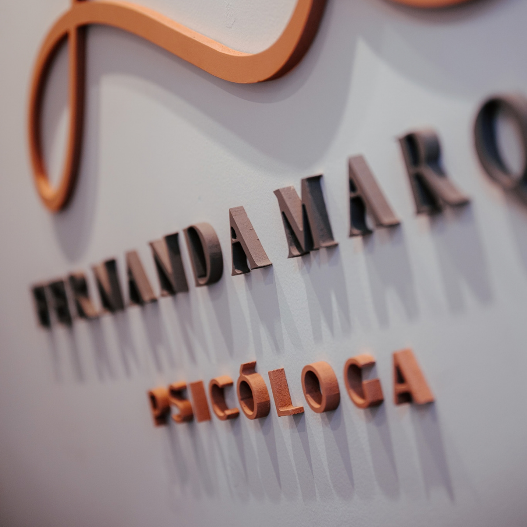 Detalhe da identidade visual do consultório da psicóloga Fernanda Marques